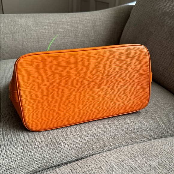 Louis Vuitton Alma - Picture 8 of 16